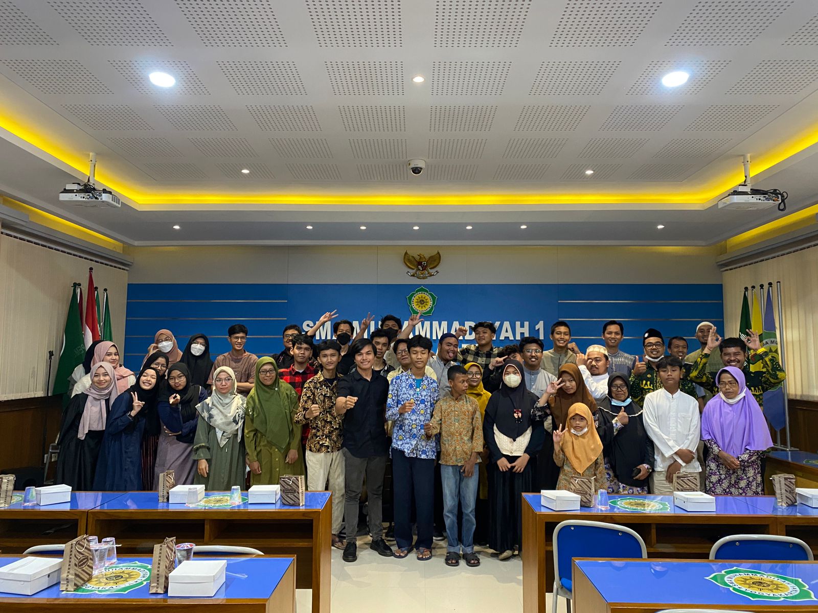 BUKA BERSAMA KELAS XII DAN PEMBERIAN TALI ASIH KEPADA PRA PETINGGEN