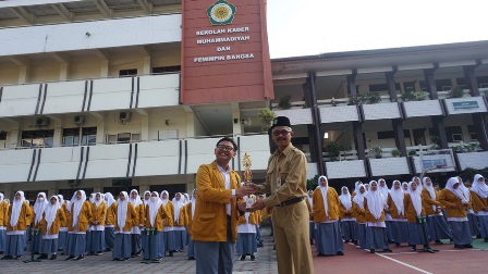 SISWA SMA MUHI MERAIH JUARA PERTAMA LOMBA CIPTA DAN BACA PUISI NASIONAL