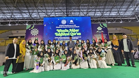 21  HAFIDZAH SMA MUHI IKUTI WISUDA AKBAR