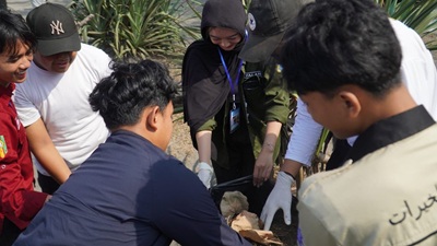 Murid SMA MUHI Gelar Bersih Pantai Parangtritis