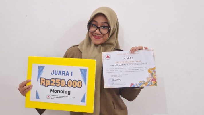 FATHYA AULIA RAYYANI RAIH JUARA 1 LOMBA MONOLOG 