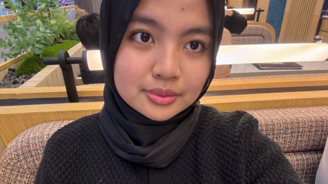 MAHARANI GHINA TSURYA RAIH MEDALI EMAS OLIMPIADE BAHASA INDONESIA