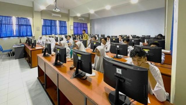 SMA MUHI LAKSANAKAN ASESMEN STANDARISASI PENDIDIKAN DAERAH