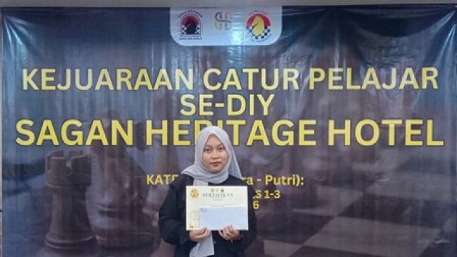 AISYAH KEMBALI REBUT JUARA 2 LOMBA CATUR