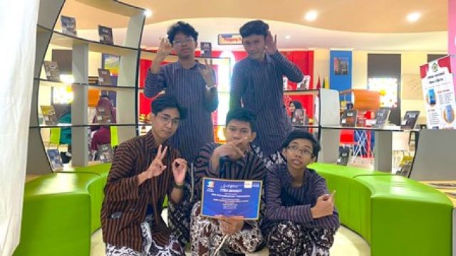 TIM MLBB MUHI SABET JUARA E-SPORT MLBB CYBER EKSPRESI 2024 TINGKAT NASIONAL