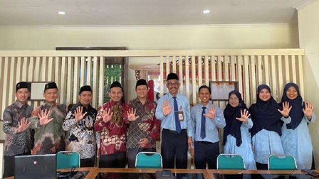 MENYAMBUT TAMU DARI PONDOK PESANTREN WALI SONGO, PONOROGO