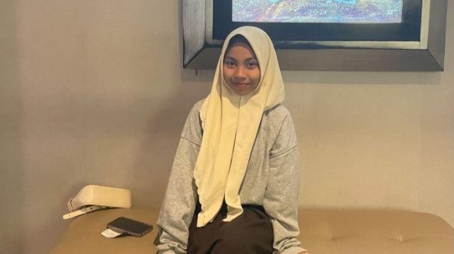MAHESWARI RAIH MEDALI EMAS LOMBA BAHASA INGGRIS