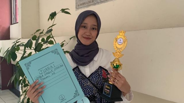 NAJIA ADHITA KEMBALI MENOREH PRESTASI SEBAGAI PERAIH JUARA 1 LOMBA SOLO VOKAL
