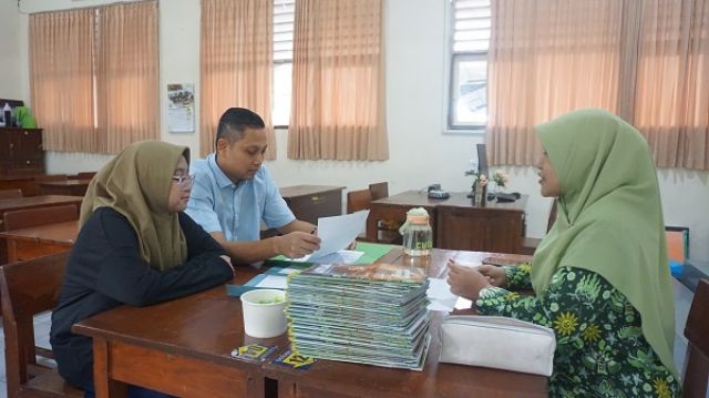 KOMUNIKASI APIK PEMBAGIAN HASIL ASESMEN SUMATIF DAN PTS 2