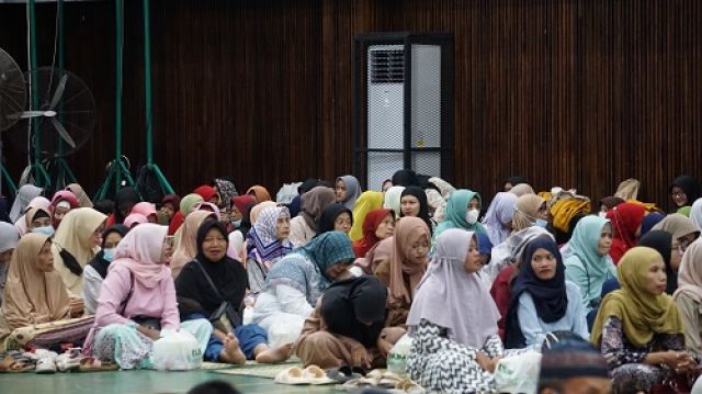 MERIAHKAN KEHANGATAN RAMADHAN DI TENGAH MASYARAKAT, SMA MUHI GELAR BUKA BERSAMA