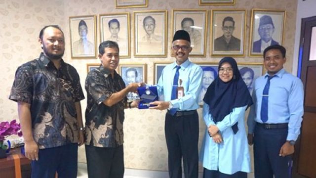 MENYAMBUT KUNJUNGAN DARI SMA MUHAMMADIYAH 4 JAKARTA