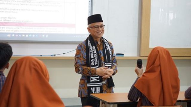 WAMENDIKDASMEN KUNJUNGI SMA MUHI