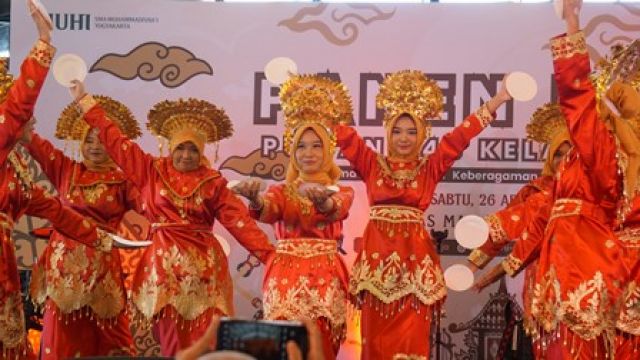 SMA MUHI SUKSES GELAR MANCAWARNI & PAMERAN P5 DI MALIOBORO