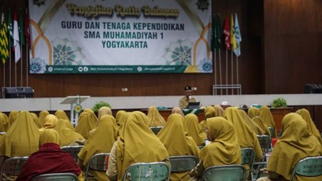 SMA MUHI GELAR PENGAJIAN RUTIN BULANAN GTK