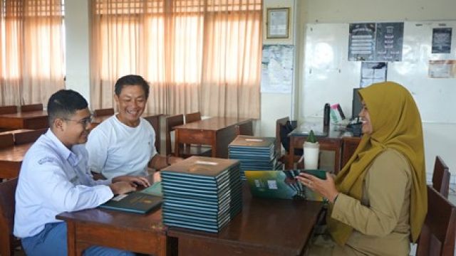 SMA MUHAMMADIYAH 1 YOGYAKARTA BAGIKAN HASIL PTS, ORANG TUA DAN SISWA HADIRI PERTEMUAN EVALUASI