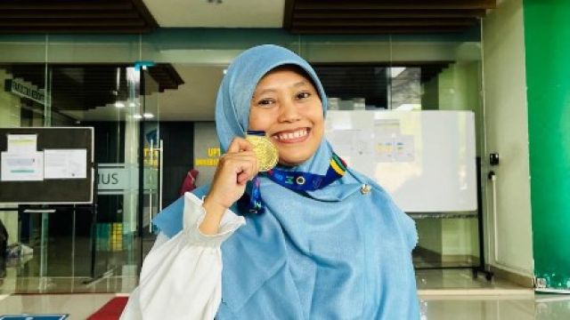 GURU MUHI RAIH MEDALI EMAS DALAM OLIMPIADE MUHAMMADIYAH BERPRESTASI NASIONAL  