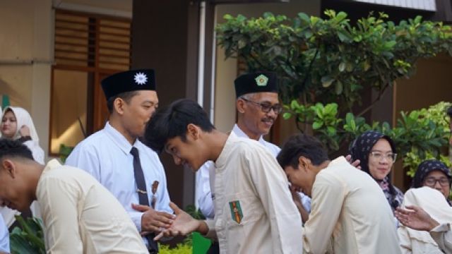 SMA MUHI GELAR SYAWALAN GTK DAN PESERTA DIDIK