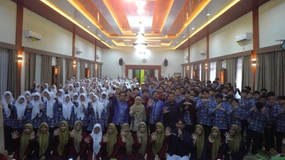SPECTRA SMA MUHI GELAR SEMINAR ANTI NARKOBA DI SMP MUCHILD YOGYA