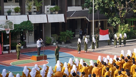 SMA MUHI GELAR UPACARA RAYAKAN MILAD MUHAMMADIYAH KE-112